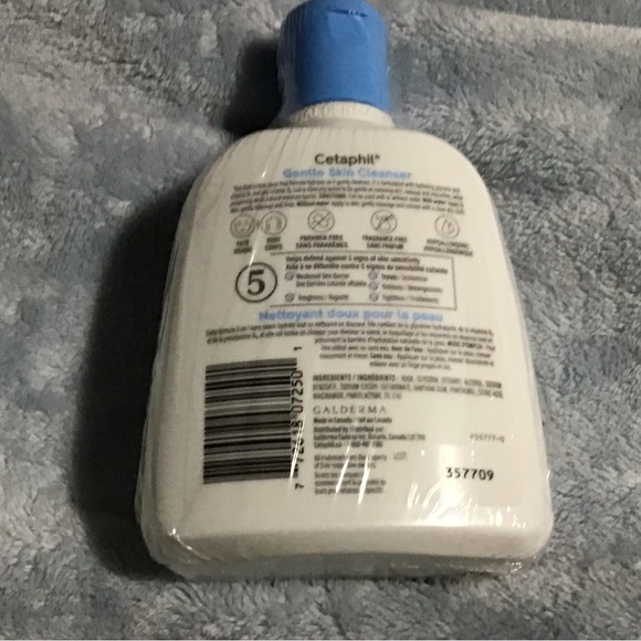 2 cetaphil gentle skin cleanser mild spap free formula 250 ml - Picture 3 of 6
